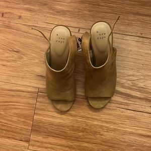 BARELY WORN Brown suede peep toe heels, size 7